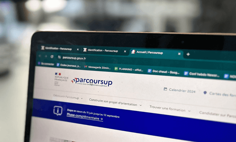 image de parcoursup qu'un élève a sur son ordinateur dans le but de s'inscrire sur la phase complémentaire