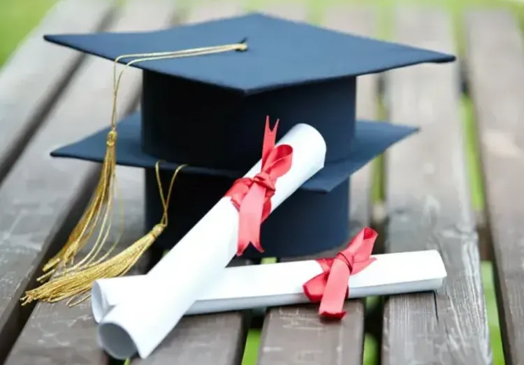 étudiant qui cherche à tout savoir sur les doubles licences et doubles diplômes