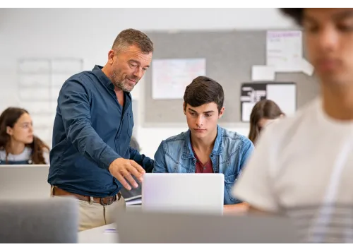 Les 5 spécialités à prendre au lycée pour intégrer une école de commerce